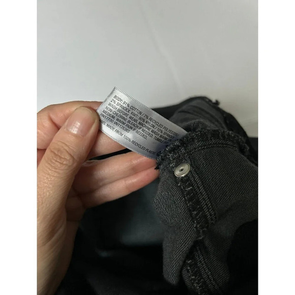 Ingrid & Isabel Maternity Midi Cut Off shorts 12/31 - Picture 4 of 6